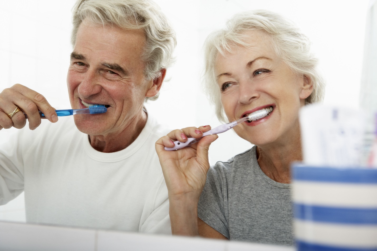 Cấu trúc răng bị thay đổi có thể do tuổi tác