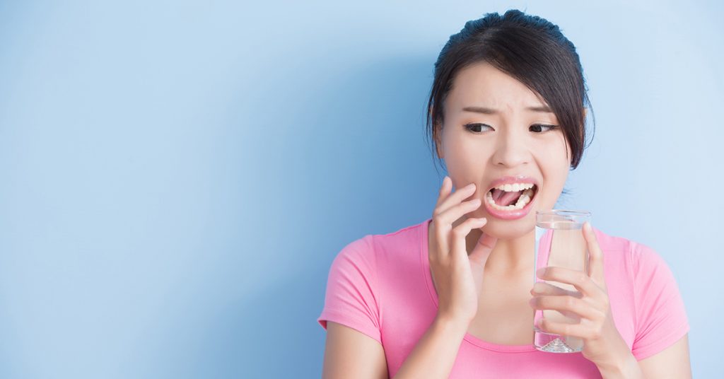 Ê buốt răng là gì? Cách chăm sóc răng ê buốt